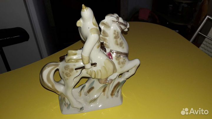 Фарфоровая статуэтка Буденовец на коне