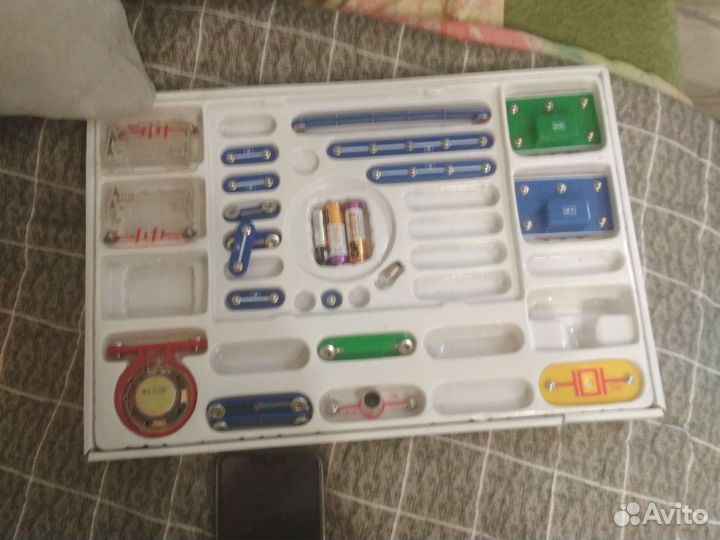 Электронный конструктор знаток