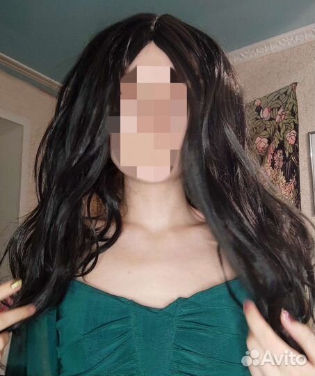 Чёрный парик