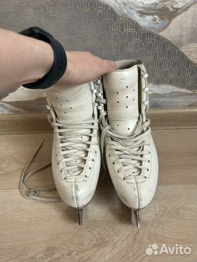 Фигурные коньки edea 235