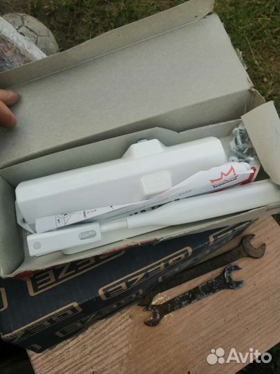 Гидравлический дверной доводчик dorma