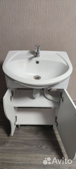 Тумба с раковиной для ванной и шкафчик