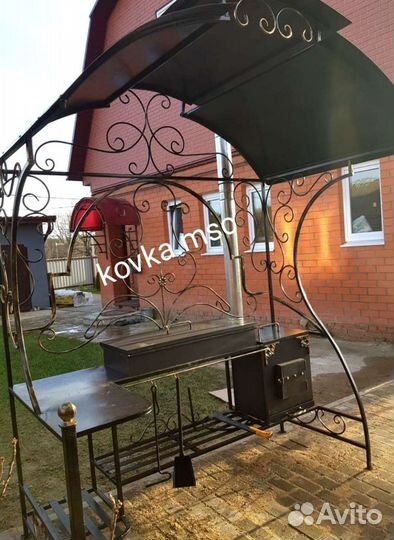 Мангал с крышей