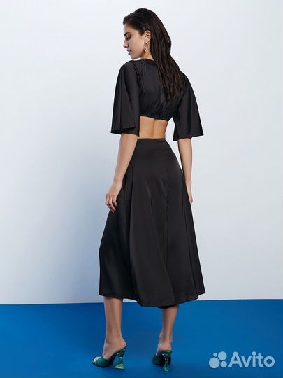 Атластное платье миди с вырезами love republic