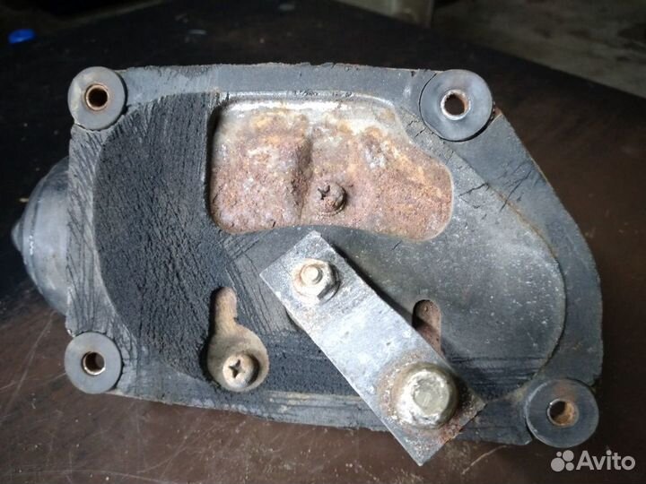 Моторчик дворников Isuzu Trooper