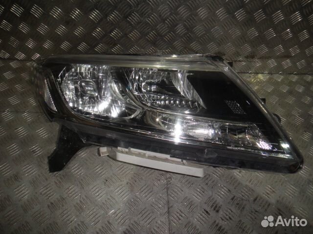 Фара Pathfinder 14- R52 R б/у