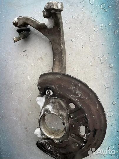 Кулак поворотный передний правый 4e0407258m