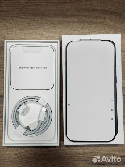Телефон iPhone 13