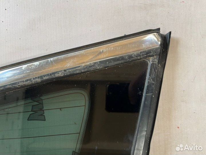 Стекло боковое багажника заднее правое Mazda