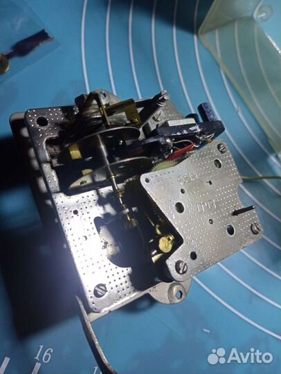 Механизм электро-механических часов