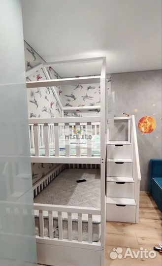 Двухъярусная кровать