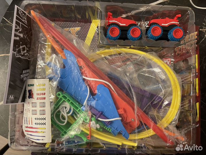 Трек с двумя машинками trix trux новый