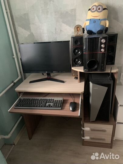 Компьютерный стол