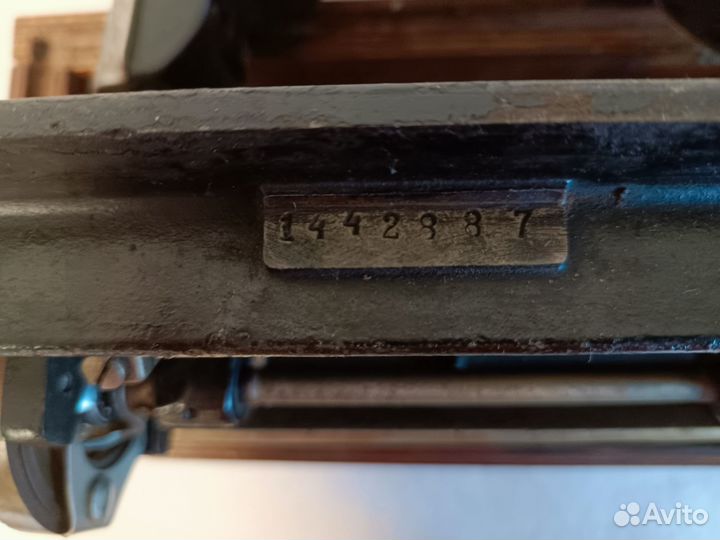 Швейная машина 30-х годов