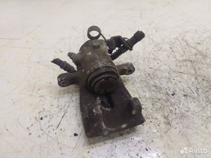 Тормозной суппорт задний правый Opel Zafira B 2008