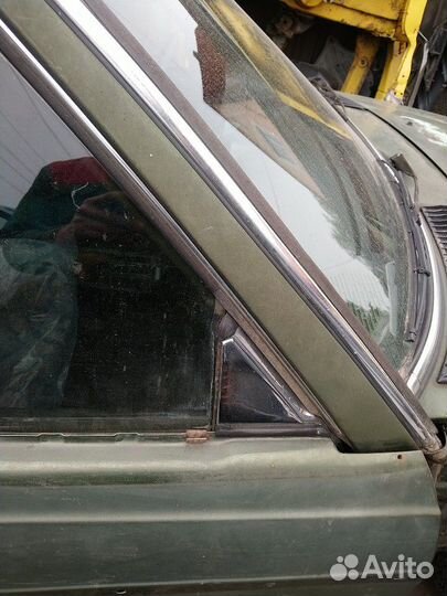 Хром накладка на правую дверь на Мерседес W123купе