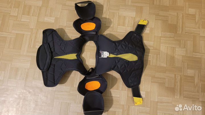 Нагрудник хоккейный ccm 7092