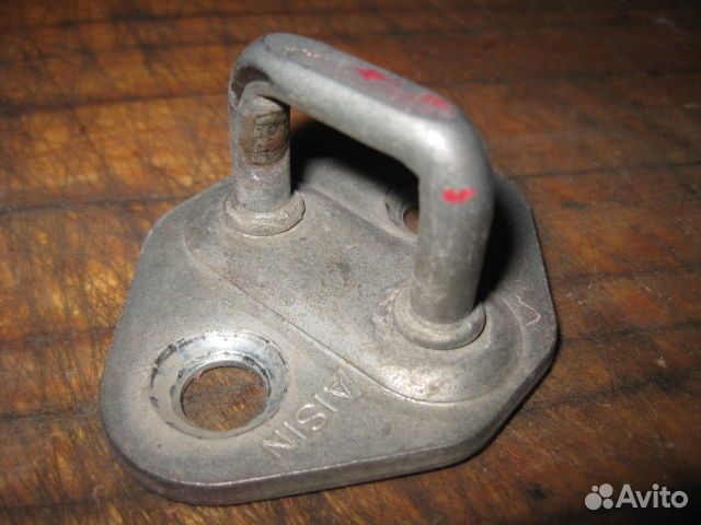 Ответная часть замка двери Toyota Corolla (87-92 года) AE91, AE92, AE95, EE90, CE90, CE95