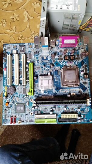 Материнская плата с процессором и памятью
