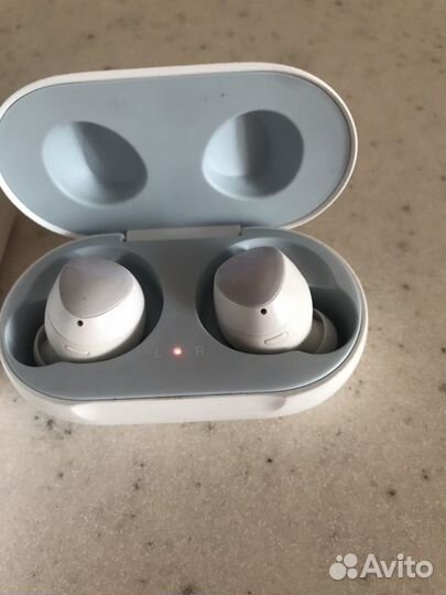 Беспроводные наушники Buds