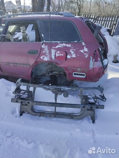 Передняя панель телевизор Тойота Авенсис 1. Т22