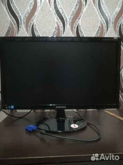 Монитор для компьютера Samsung б/у, 19.7 дюймов