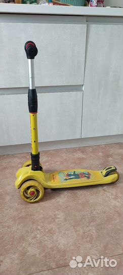 Самокат трехколесный
