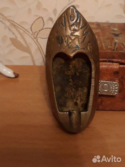 Латуная пепельница