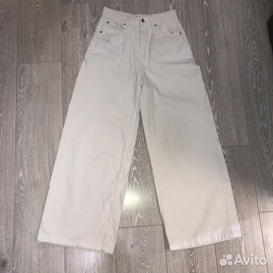 Джинсы белые