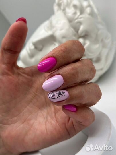 Мастер маникюра, модель на покрытие