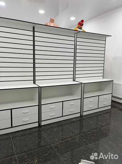 Витрина с эконопанелью и ящиками