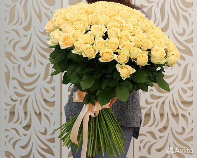 Букет из 101 кремовой розы (Россия)
