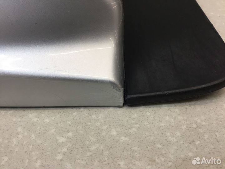 Брызговик передний левый Toyota Land Cruiser (120)