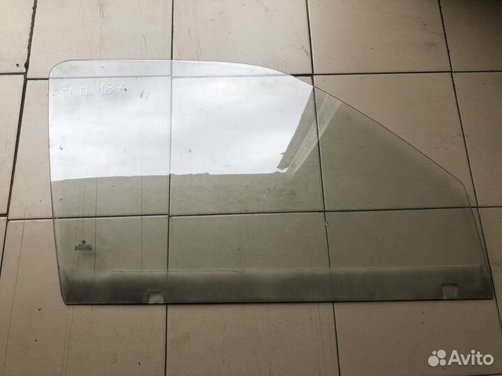 Стекло боковое Volkswagen Vento