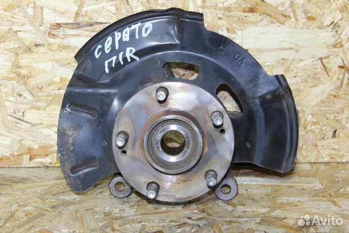 Кулак передний правый Kia Cerato 3