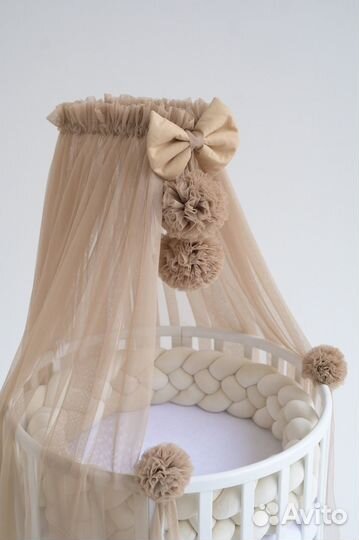 Балдахин с помпонами