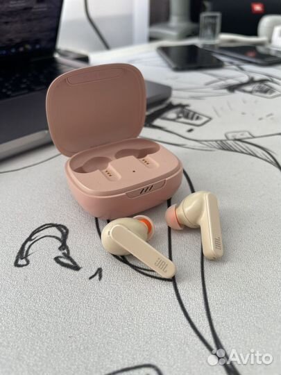 Наушники JBL live PRO+