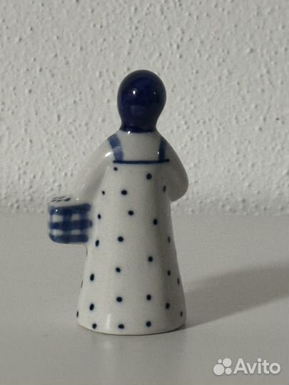 Фарфоровая статуэтка