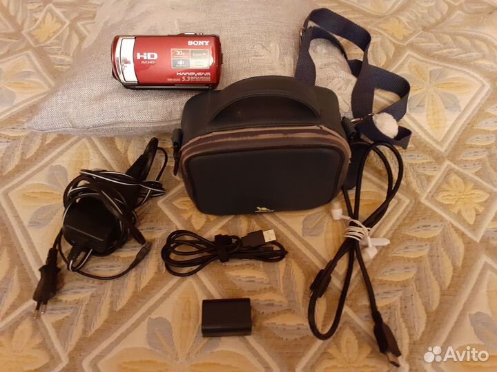 Видеокамера Sony HDR-CX200E