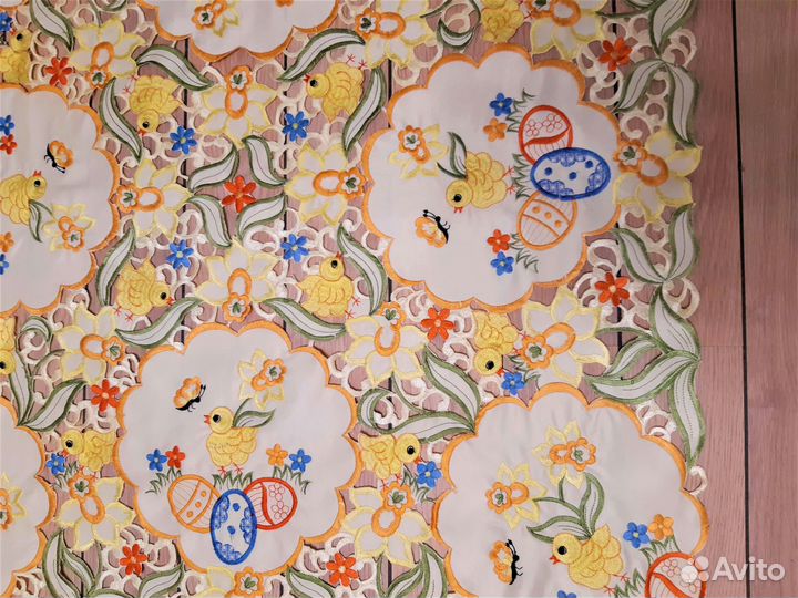 Винтажная скатерть пасхальная чайная с вышивкой