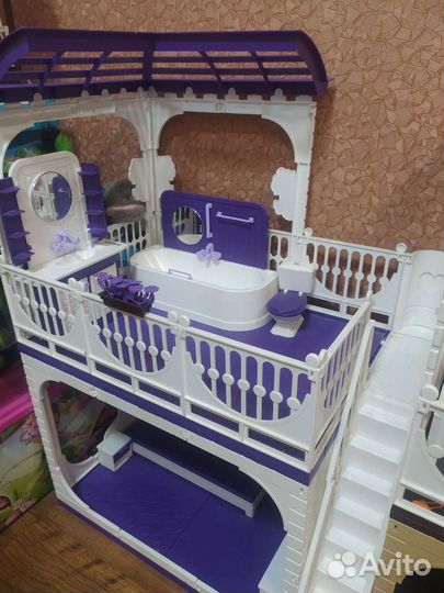 Кукольный домик с мебелью