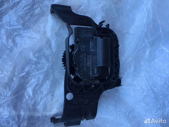 Продам привод заслонки печки на Skoda Rapid