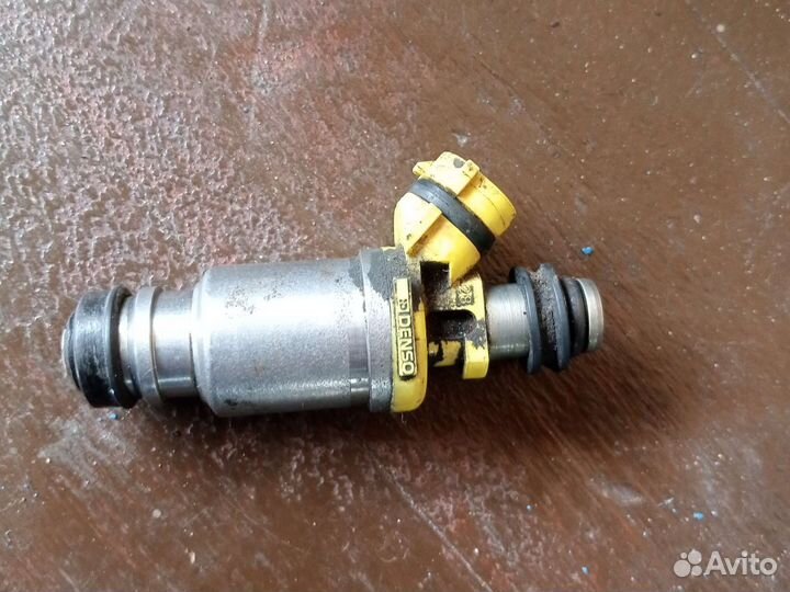 Форсунка топливная Toyota 3S-FE 2.0 л Бензин