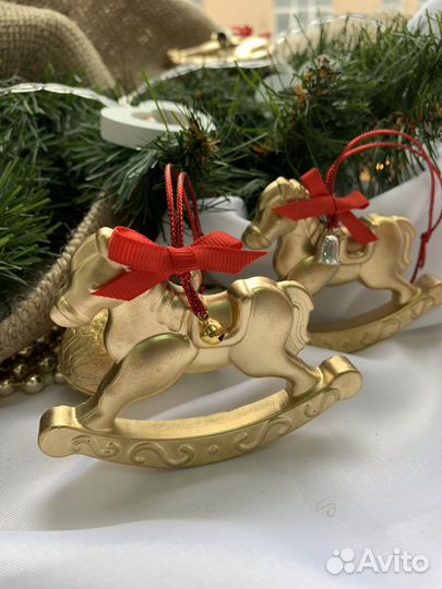 Новогодняя игрушка лошадка