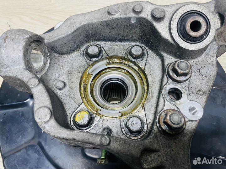 Ступица задняя левая Nissan Murano 51