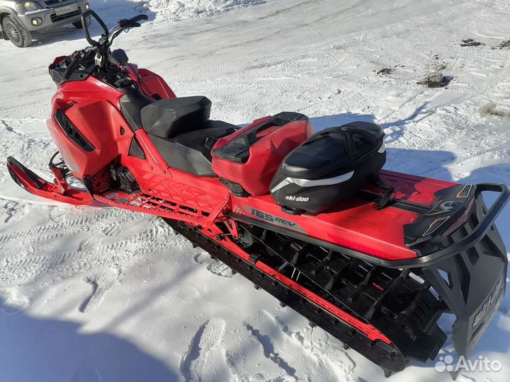 Продам ski-doo Summit X