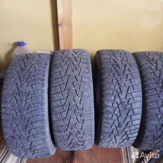 Maxxis ArcticTrekker NP3 20.5/55 R16