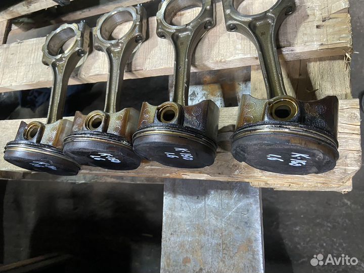 Поршни с шатунами 1.6 1ZR-FE Toyota Corolla 150