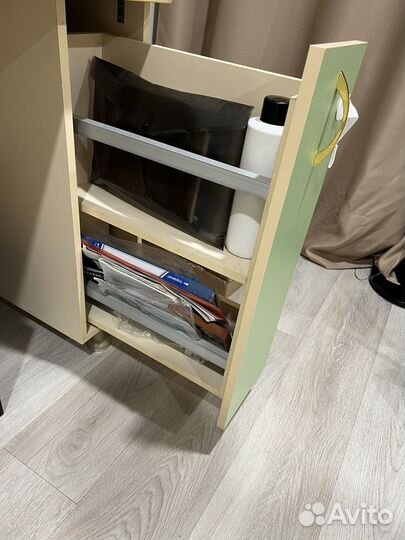 Маникюрный стол