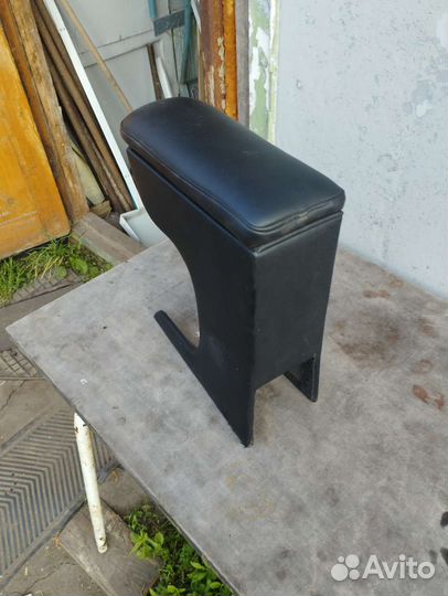 Подлокотник LADA xray 2017